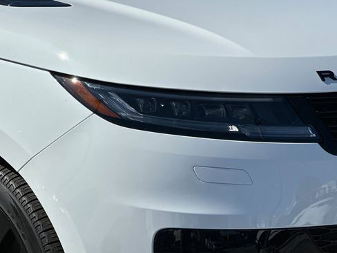 Used 2025 Land Rover Range Rover Sport Dynamic SE image 12