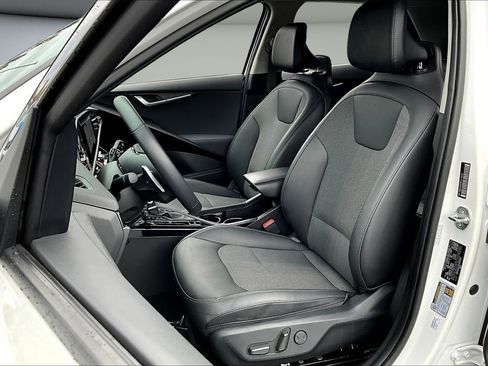 Used 2023 Kia Niro EX image 20