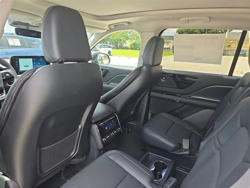 New 2025 Lincoln Aviator 2WD w/ Equipment Group 101A image 13