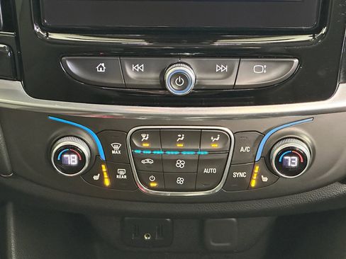 Used 2018 Chevrolet Traverse LT FWD image 35