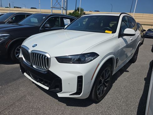 Used 2024 BMW X5 xDrive50e w/ M Sport Package AWD/4WD image 3