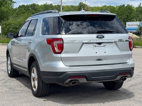 Used 2018 Ford Explorer XLT w/ Equipment Group 201A FWD image 3