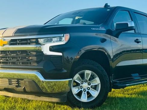 Used 2023 Chevrolet Silverado 1500 LT RWD image 2