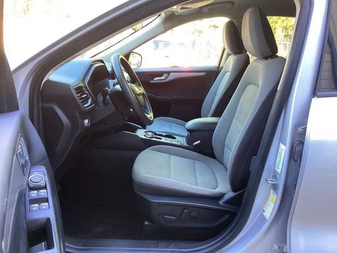 Used 2020 Ford Escape SE image 24