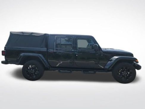 Used 2024 Jeep Gladiator Sport AWD/4WD image 8