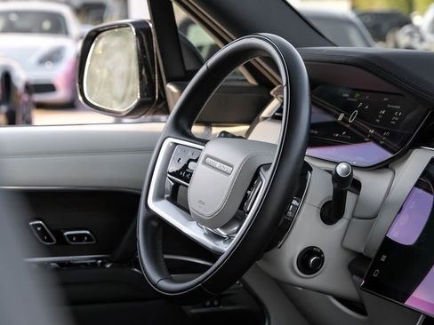 Used 2023 Land Rover Range Rover SE image 13
