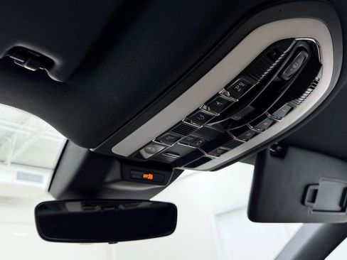 Used 2019 Porsche Macan image 26