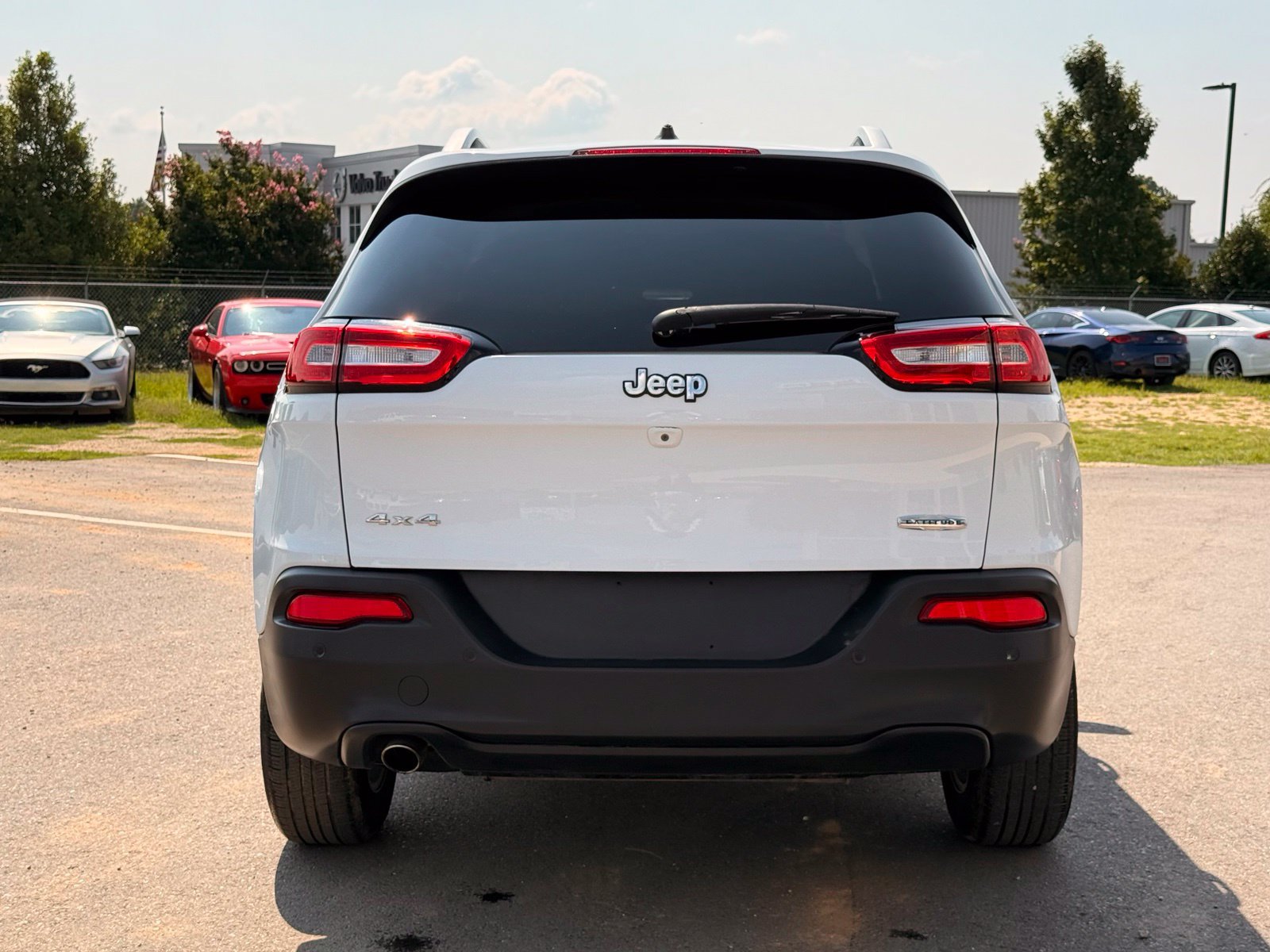 Used 2018 Jeep Cherokee Latitude w/ Safety Group AWD/4WD image 10