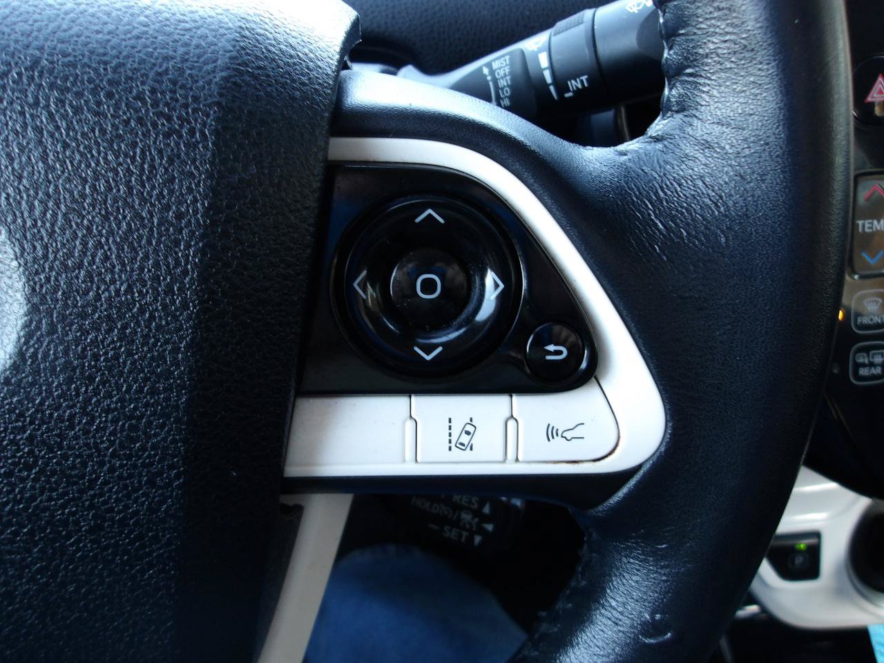 Used 2018 Toyota Prius Prime Premium FWD image 17