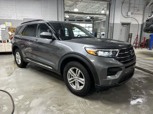 Used 2022 Ford Explorer XLT image 11