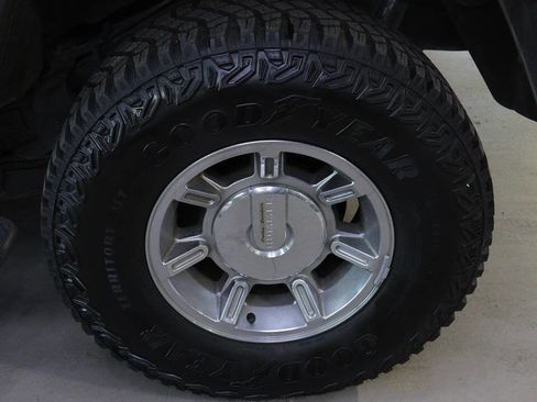 Used 2005 HUMMER H2 SUT w/ Preferred Equipment Group image 19