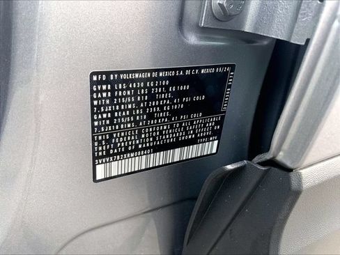 Used 2024 Volkswagen Taos SE w/ Panoramic Sunroof Package AWD/4WD image 32