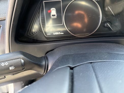 Used 2022 Lexus UX 200 w/ Premium Package image 12