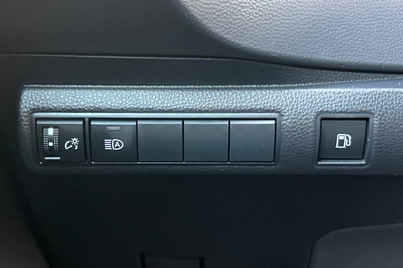 Certified 2022 Toyota Corolla LE FWD image 28