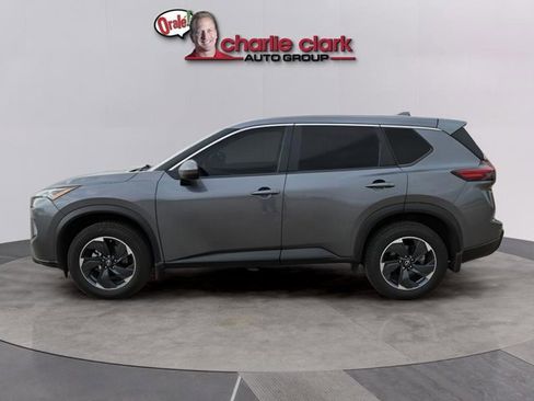Certified 2025 Nissan Rogue SV FWD image 3