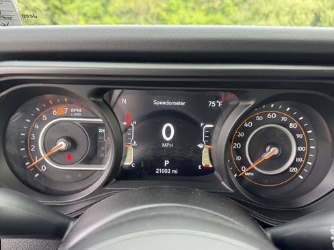 Used 2024 Jeep Wrangler Unlimited Rubicon AWD/4WD image 26