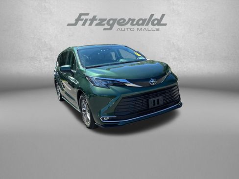 Used 2023 Toyota Sienna XLE AWD/4WD image 1