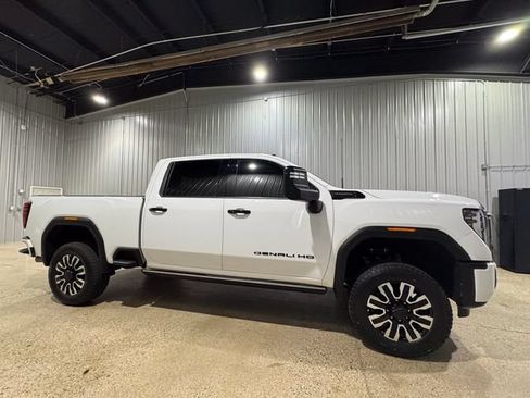 Used 2024 GMC Sierra 2500 Denali Ultimate AWD/4WD image 5