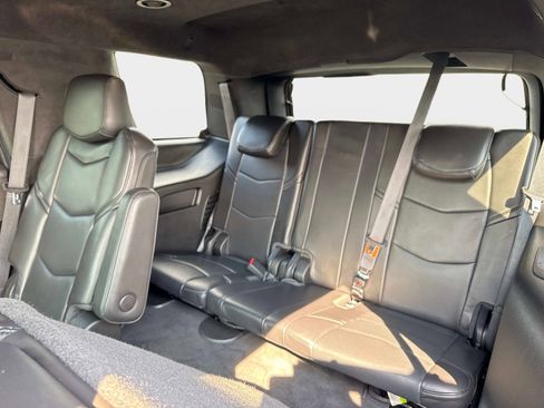 Used 2018 Cadillac Escalade Platinum image 21