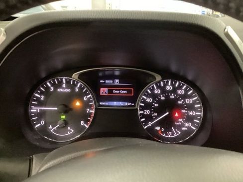 Used 2019 Nissan Pathfinder SL image 11