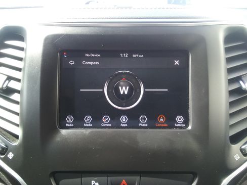 Used 2019 Jeep Cherokee Latitude Plus image 26