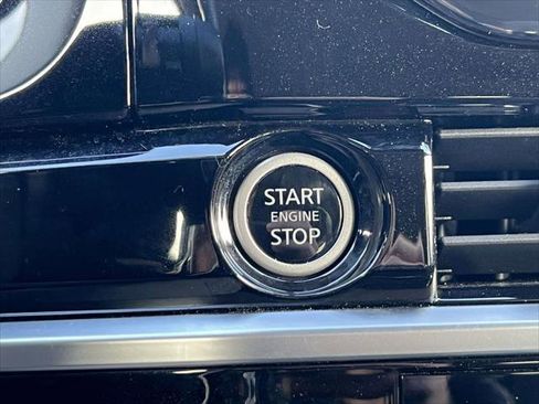 Used 2024 Nissan Pathfinder SL image 30