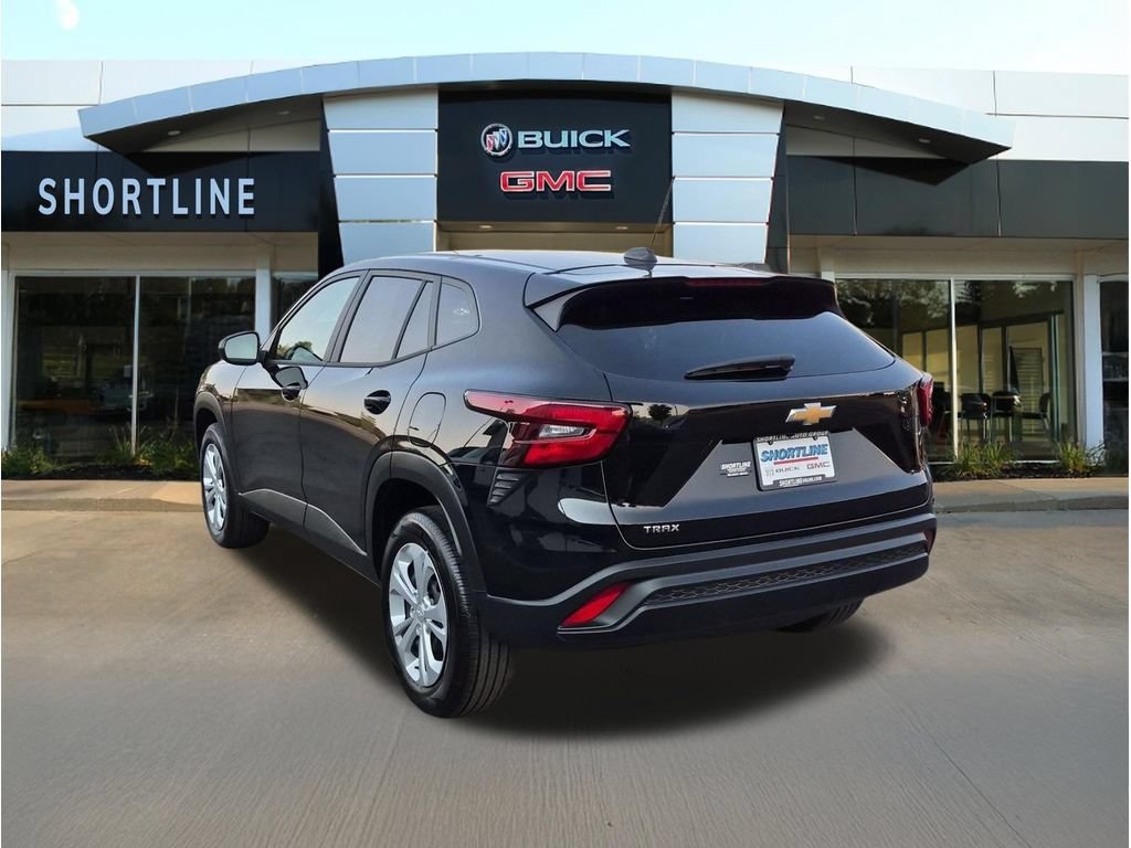 Used 2026 Chevrolet Trax LS FWD image 5