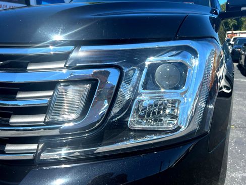 Used 2021 Ford Expedition XLT image 30