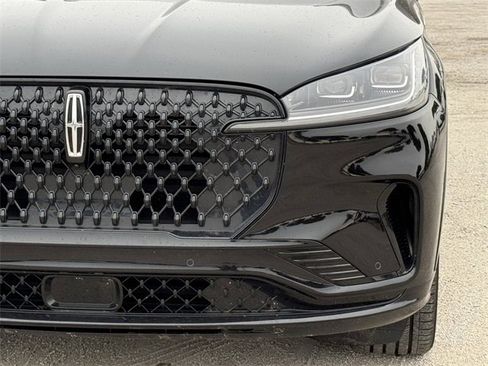 Used 2025 Lincoln Aviator Reserve w/ Jet Appearance Package image 9