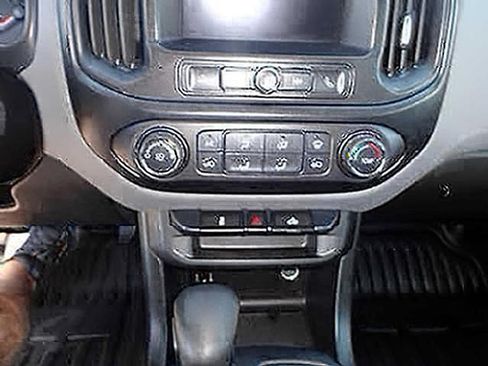 Used 2022 Chevrolet Colorado W/T w/ WT Convenience Package RWD image 10