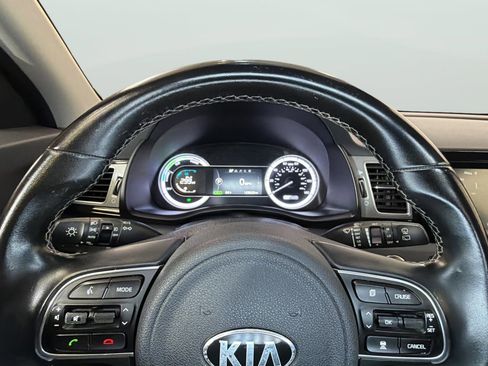 Used 2017 Kia Niro EX FWD image 29