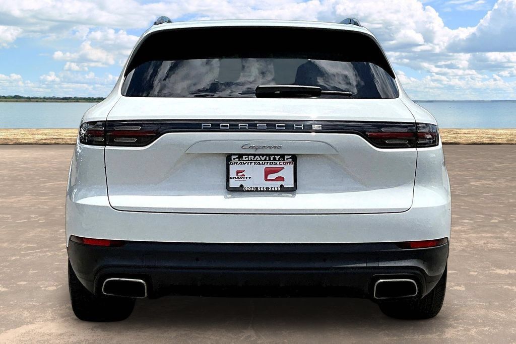 Used 2023 Porsche Cayenne AWD/4WD image 5