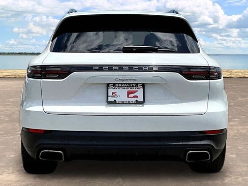 Used 2023 Porsche Cayenne AWD/4WD image 5