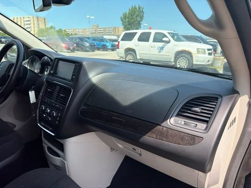 Used 2019 Dodge Grand Caravan SE FWD image 23