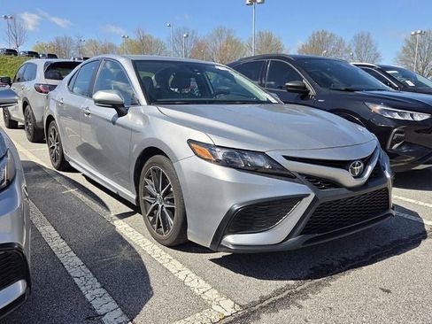 Used 2024 Toyota Camry SE image 4