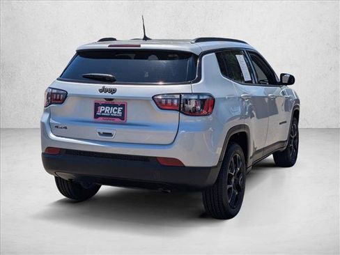 Used 2025 Jeep Compass Latitude w/ Sun & Sound Group AWD/4WD image 5
