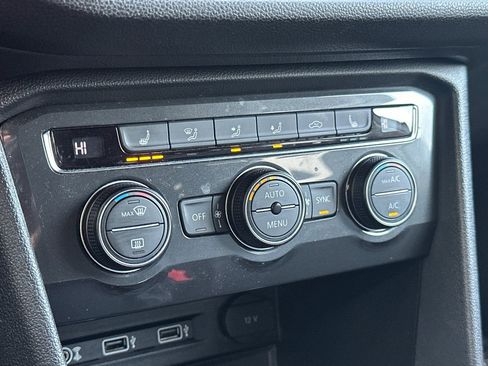 Used 2018 Volkswagen Tiguan SE w/ 18" Alloy Wheels Package image 18