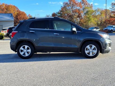 Used 2020 Chevrolet Trax LT w/ Driver Confidence Package image 4