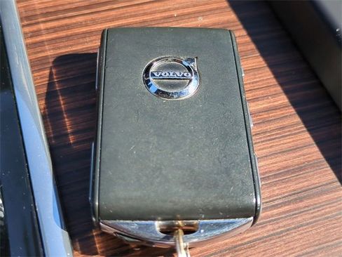 Used 2022 Volvo XC60 T8 Inscription w/ Advanced Package image 28