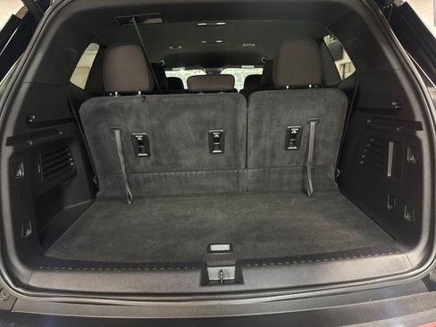 Used 2025 GMC Acadia Elevation image 25