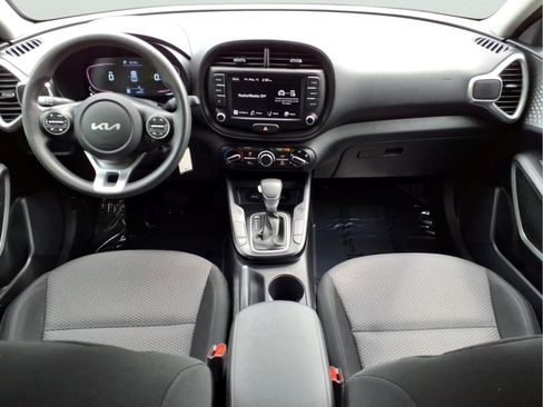 Used 2024 Kia Soul LX w/ Option Group 015 FWD image 21