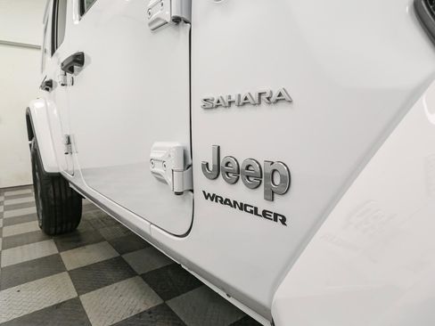 Used 2023 Jeep Wrangler Sahara image 8