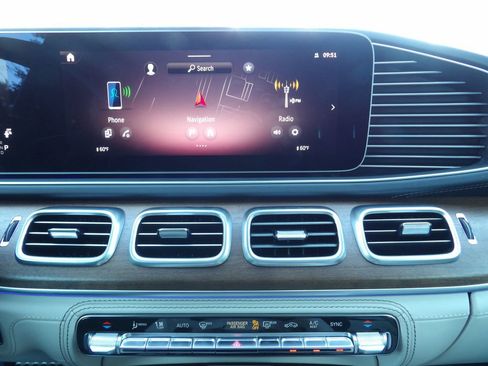 Used 2025 Mercedes-Benz GLS 63 AMG 4MATIC image 26