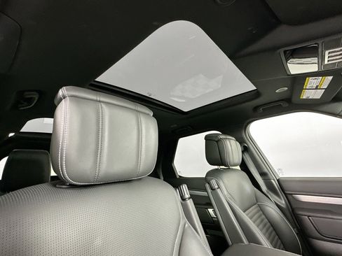 Used 2024 Land Rover Discovery Dynamic SE image 20