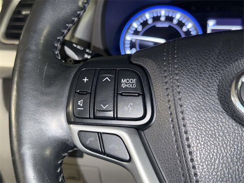Used 2017 Toyota Highlander Limited Platinum image 34