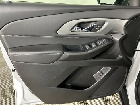Used 2023 Chevrolet Traverse LT FWD image 11
