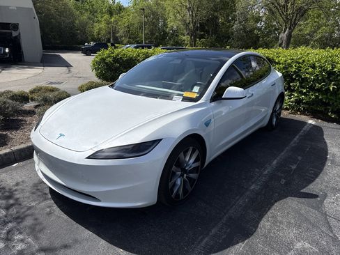 Used 2024 Tesla Model 3 Standard Range image 1