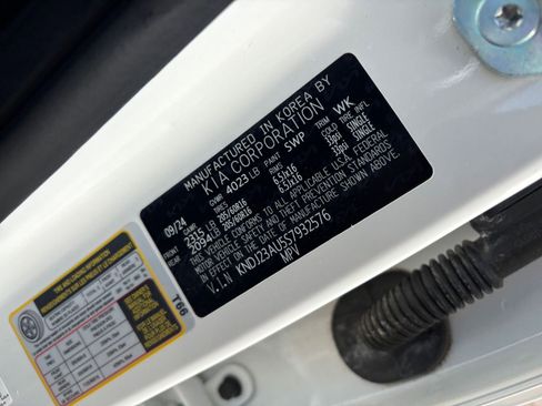 Used 2025 Kia Soul LX w/ LX Technology Package FWD image 27