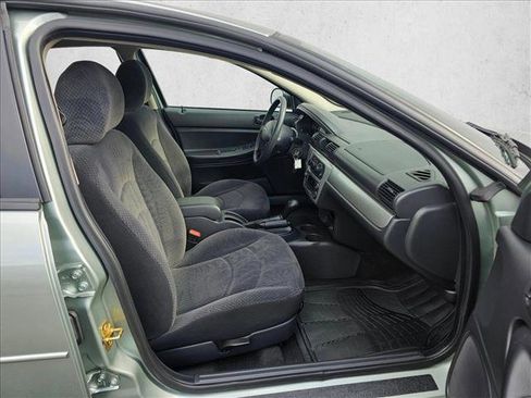 Used 2005 Chrysler Sebring Touring FWD image 10