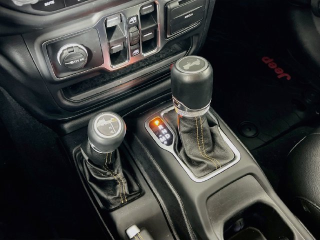 Used 2020 Jeep Wrangler Unlimited Sahara AWD/4WD image 23